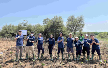 Lestarikan Bumi, PT Praisindo Teknologi Tanam 500 Mangrove di Sukawali Kabupaten Tangerang