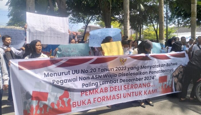 Ratusan guru honorer datangi kantor Bupati Deli Serdang...agar formasi PPPK di Deli Serdang dibuka