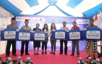 FIFGROUP Serahkan Bantuan bagi Enam Rumah Ibadah dari Lima Agama di Kota Batam