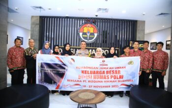 Kadivhumas Polri Berangkatkan 15 Orang Ibadah Umroh Dalam Rangka Hari Jadi ke-72 Humas Polri