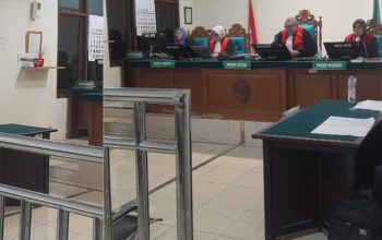 KORBAN LELANG BCA: “SEBELAS TAHUN SUDAH, KEMANAKAH LAGI MENCARI KEADILAN DI NEGERI INI”