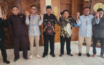 Ketua DPRD Kabupaten Bekasi Hadiri Pengobatan Massal Terapi Tradisional Gema Pancasila