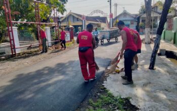 Ciptakan Lingkungan Asri, Anggota Koramil 22 Wonosari Bersihkan Pangkalan