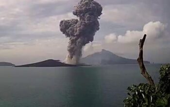 Masyarakat Pesisir dan Nelayan Diimbau Waspadai Erupsi Gunung Anak Krakatau