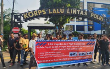 Puluhan Mahasiswa Gelar Aksi di Depan Korlantas Polri Minta Dirlantas Polda DIY Dicopot