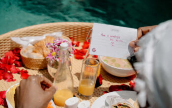 Floating Breakfast ala Grazie Bali: Sensasi Sarapan Terapung yang Instagramable dan Tak Terlupakan